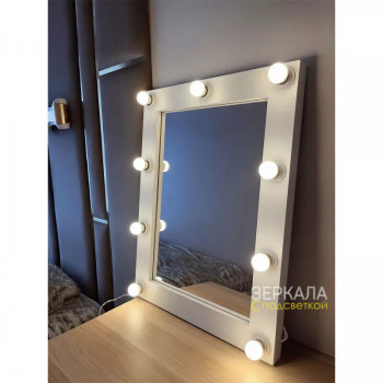 Гримерное зеркало с подсветкой лампочками в белой раме из дерева 80х60 см